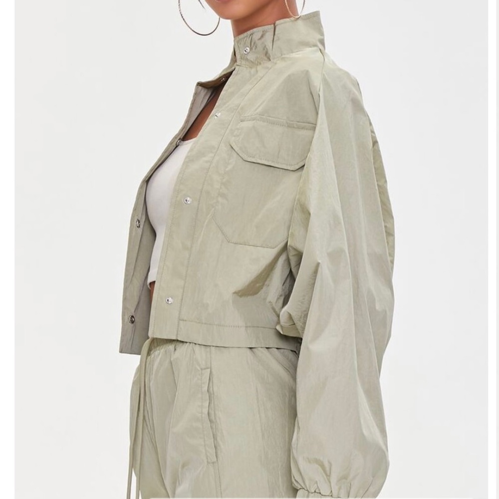 Women’s F21 Cropped Windbreaker